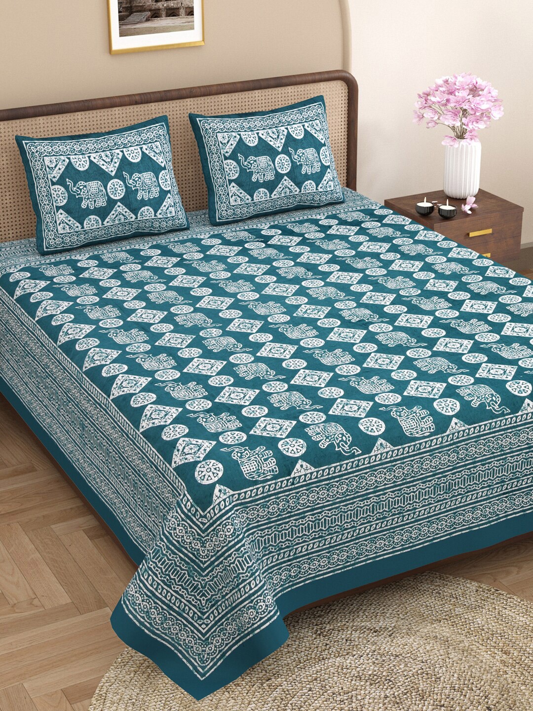

Varde Green & White Ethnic Motifs Printed 210 TC Cotton King Bedsheet Set 2.25 m x 2.50 m