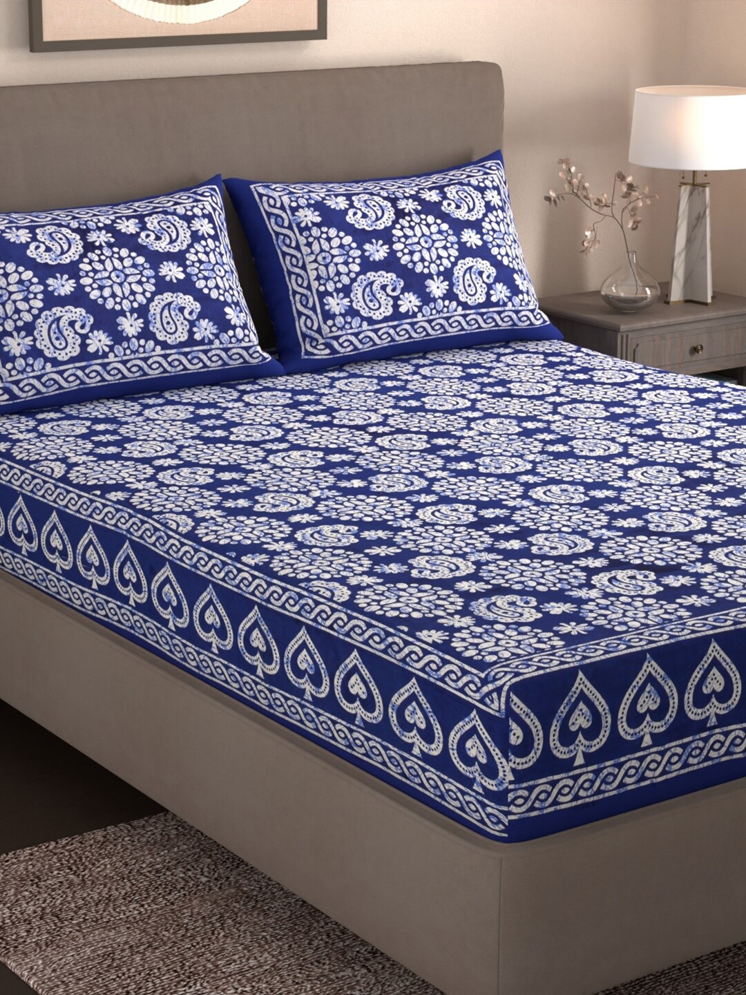 

Varde Blue & White Ethnic Motifs Cotton 210 TC King Bedsheet With 2 Pillow Covers