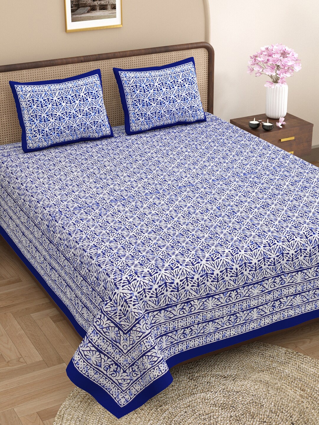 

Varde Blue & White Ethnic Motifs Printed 210 TC Cotton King Bedsheet Set 2.25 m x 2.50 m