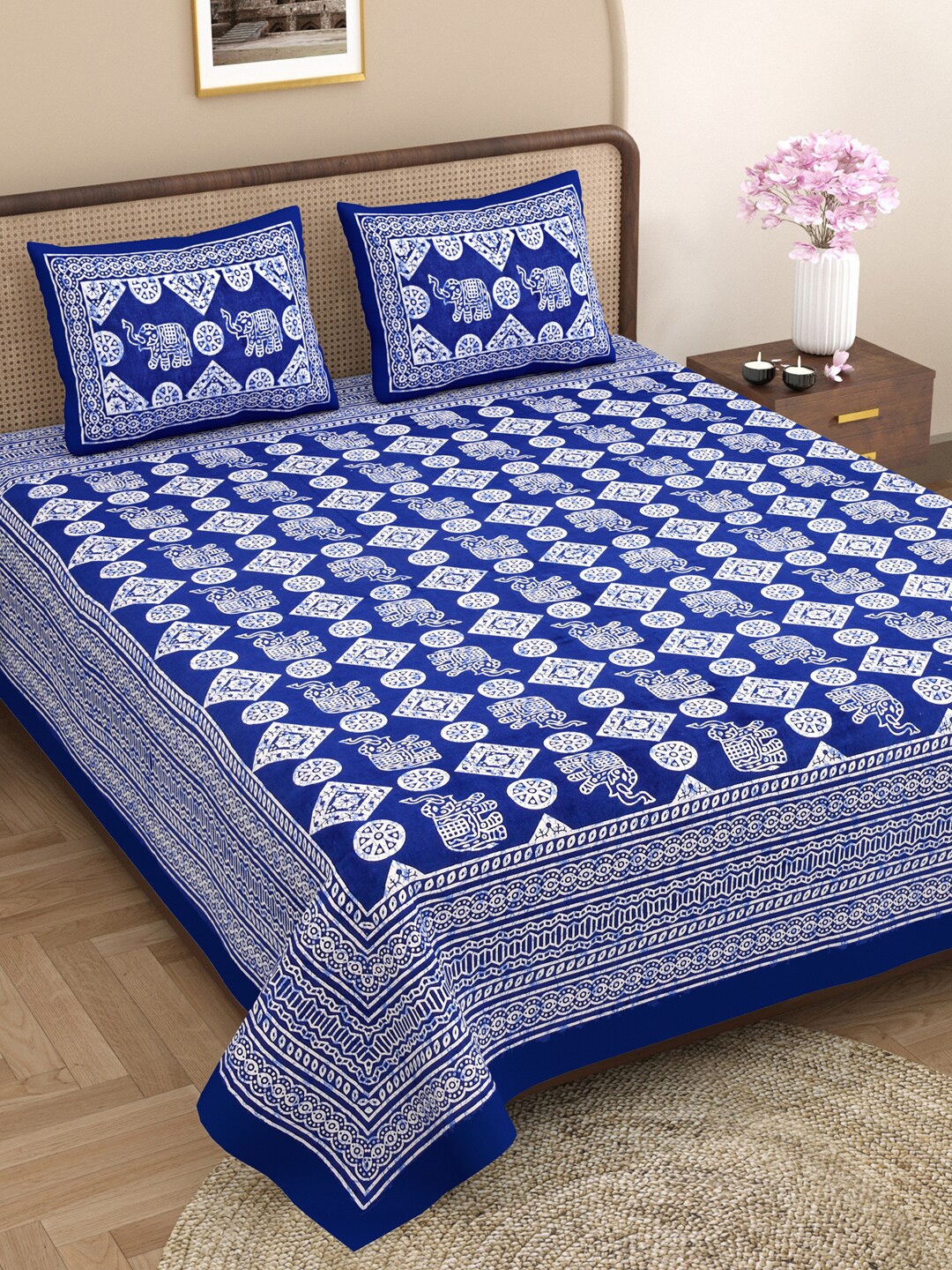 

Varde Blue & White Ethnic Motifs Printed 210 TC Cotton King Bedsheet Set 2.25 m x 2.50 m