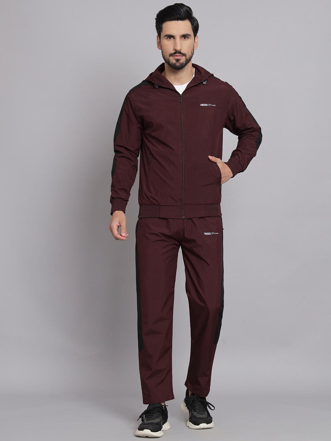 

39 THREADS Men Mock Collar Sports Tracksuit, Burgundy