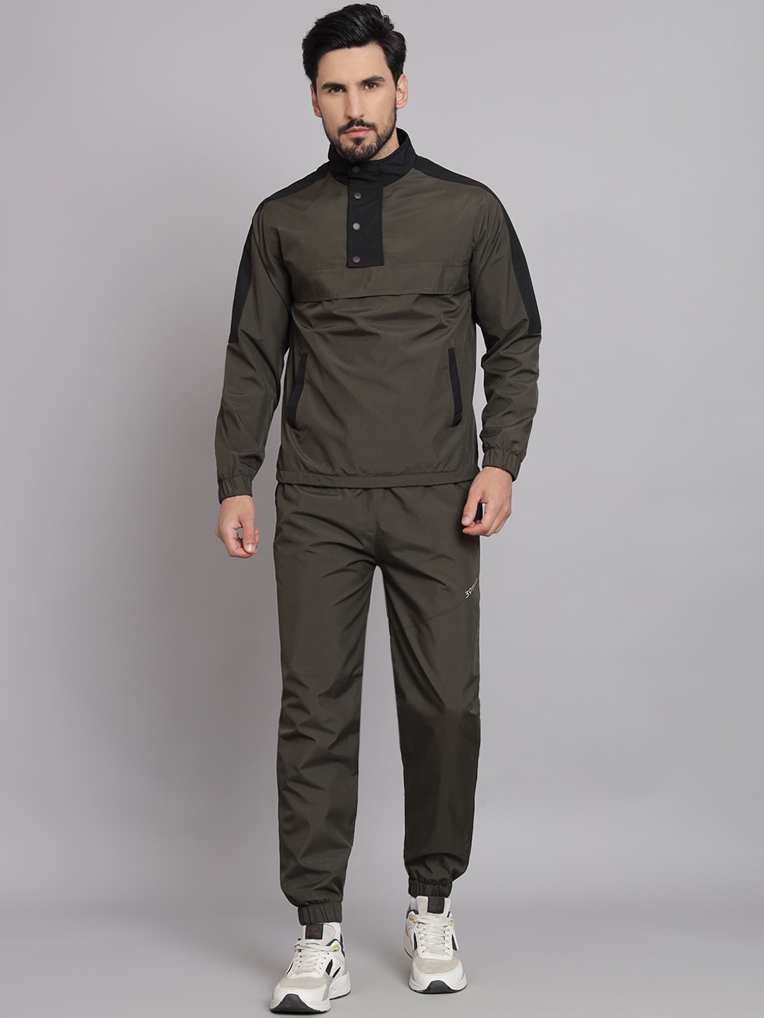 

39 THREADS Men Mock Collar Sports Tracksuit, Olive