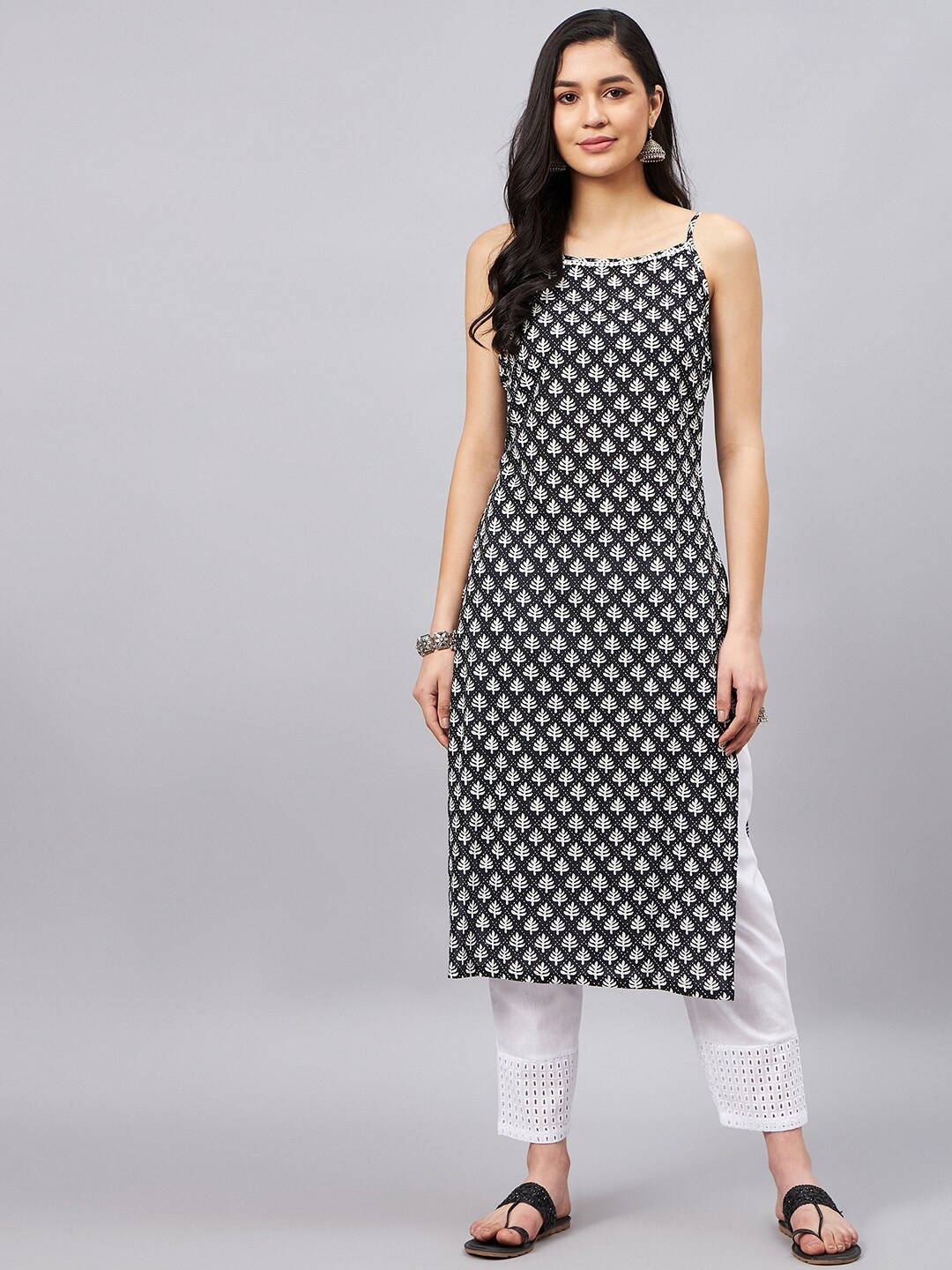 

WineRed Ethnic Motifs Printed Kurta, Black