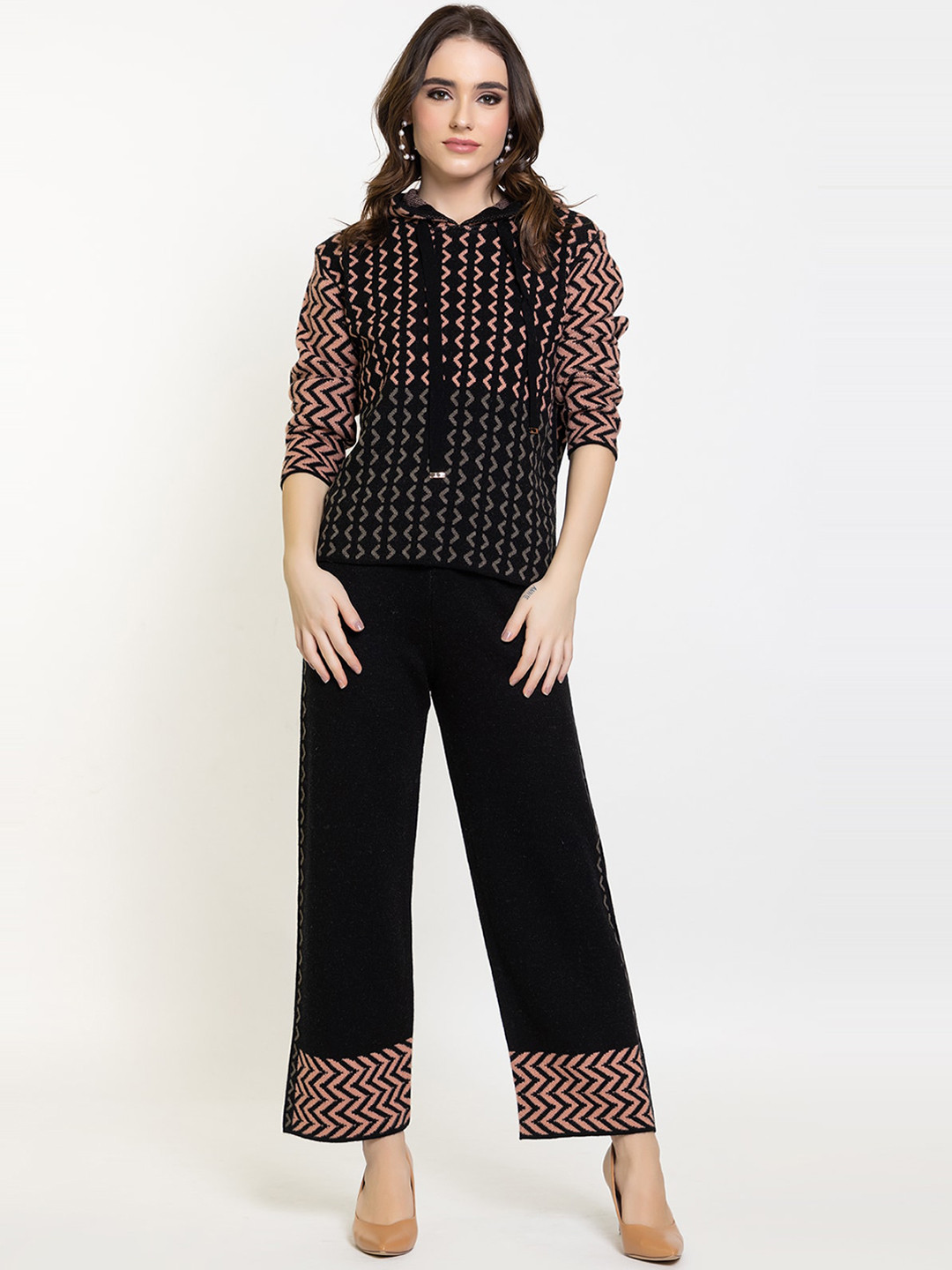 

Elthia Geometric Printed Woolen Sweatshirt & Trousers, Black