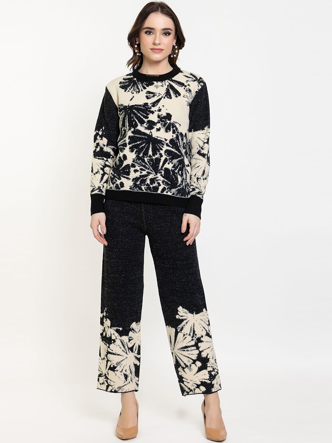 

Elthia Abstract Printed Woolen Sweatshirt & Trousers, Black
