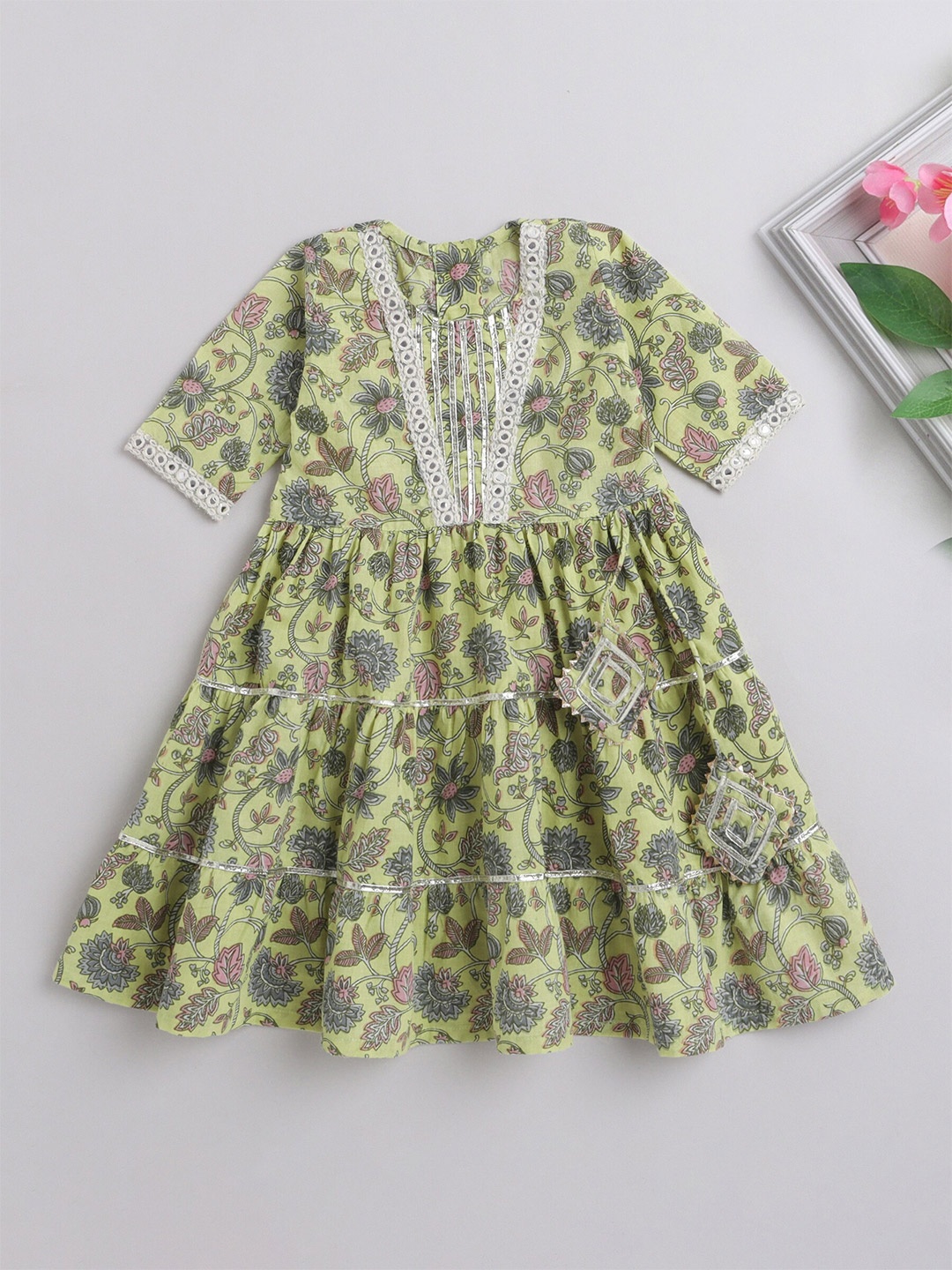 

The Magic Wand Girls Floral Printed Lace Inserts Pure Cotton A-Line Ethnic Dress, Green