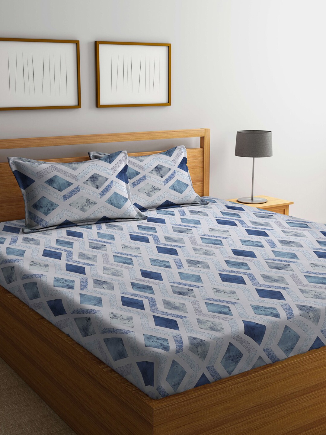 

KLOTTHE White & Blue Geometric-Printed 130GSM Pure-Cotton Fitted Double Bedsheet Set