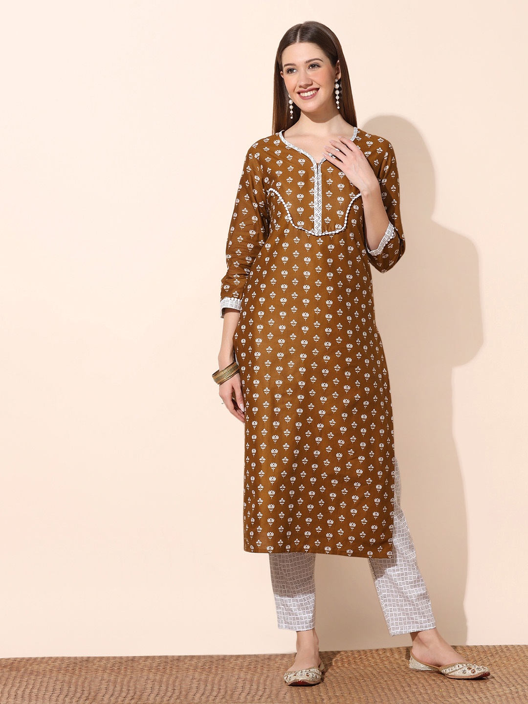 

FASHION DREAM Floral Printed Regular Kurta with Trousers, Brown