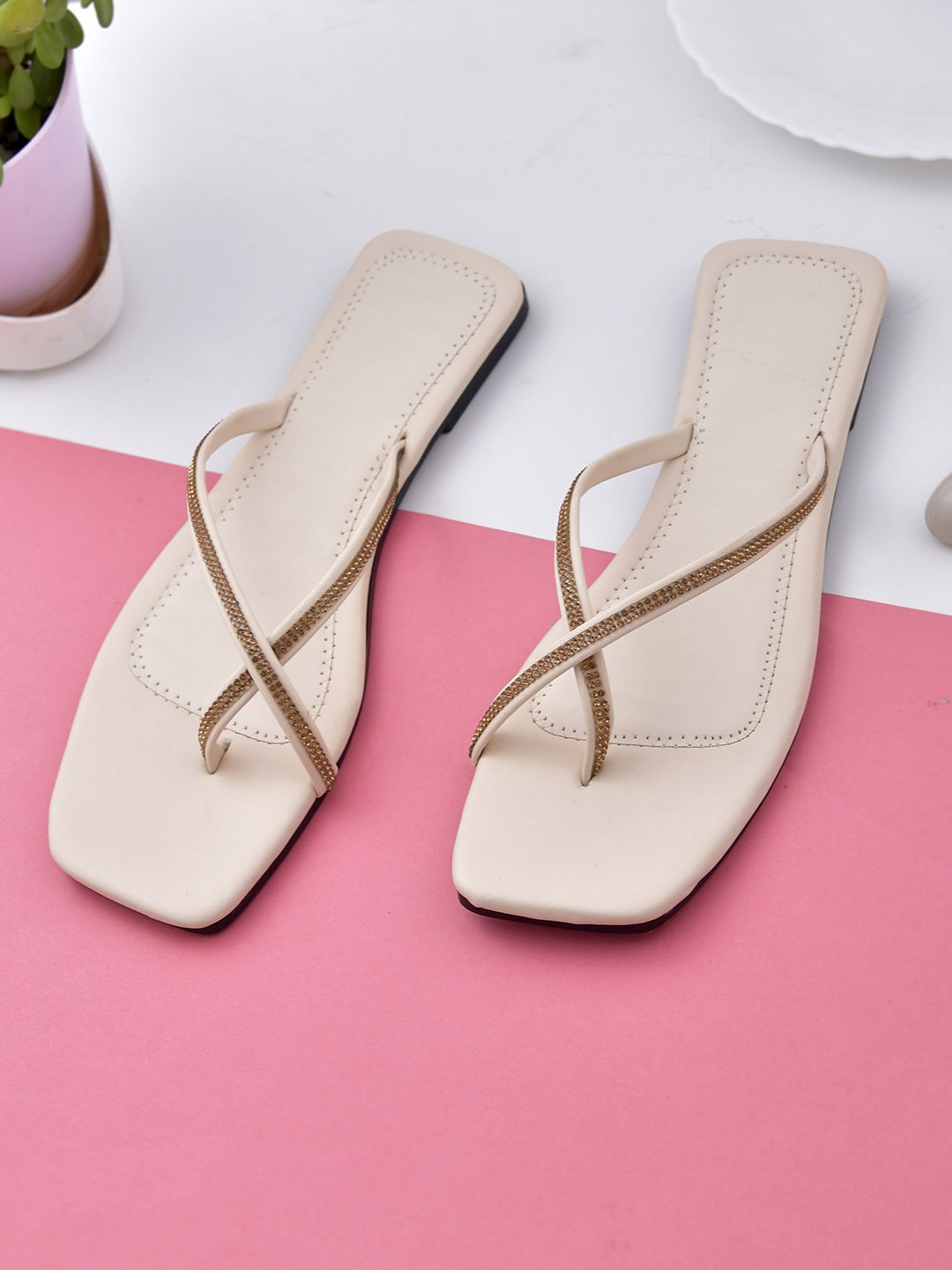 

GLAMZKART Embellished One Toe Flats, Cream