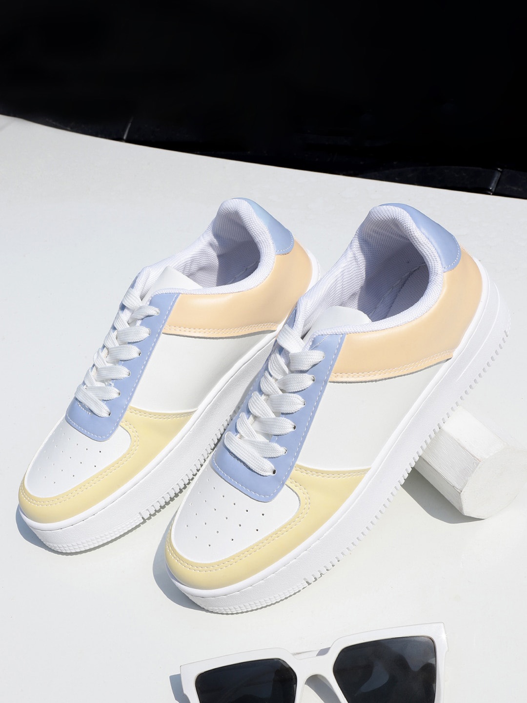 

Goldstar Women Colourblocked Comfort Insole Basics Sneakers, White