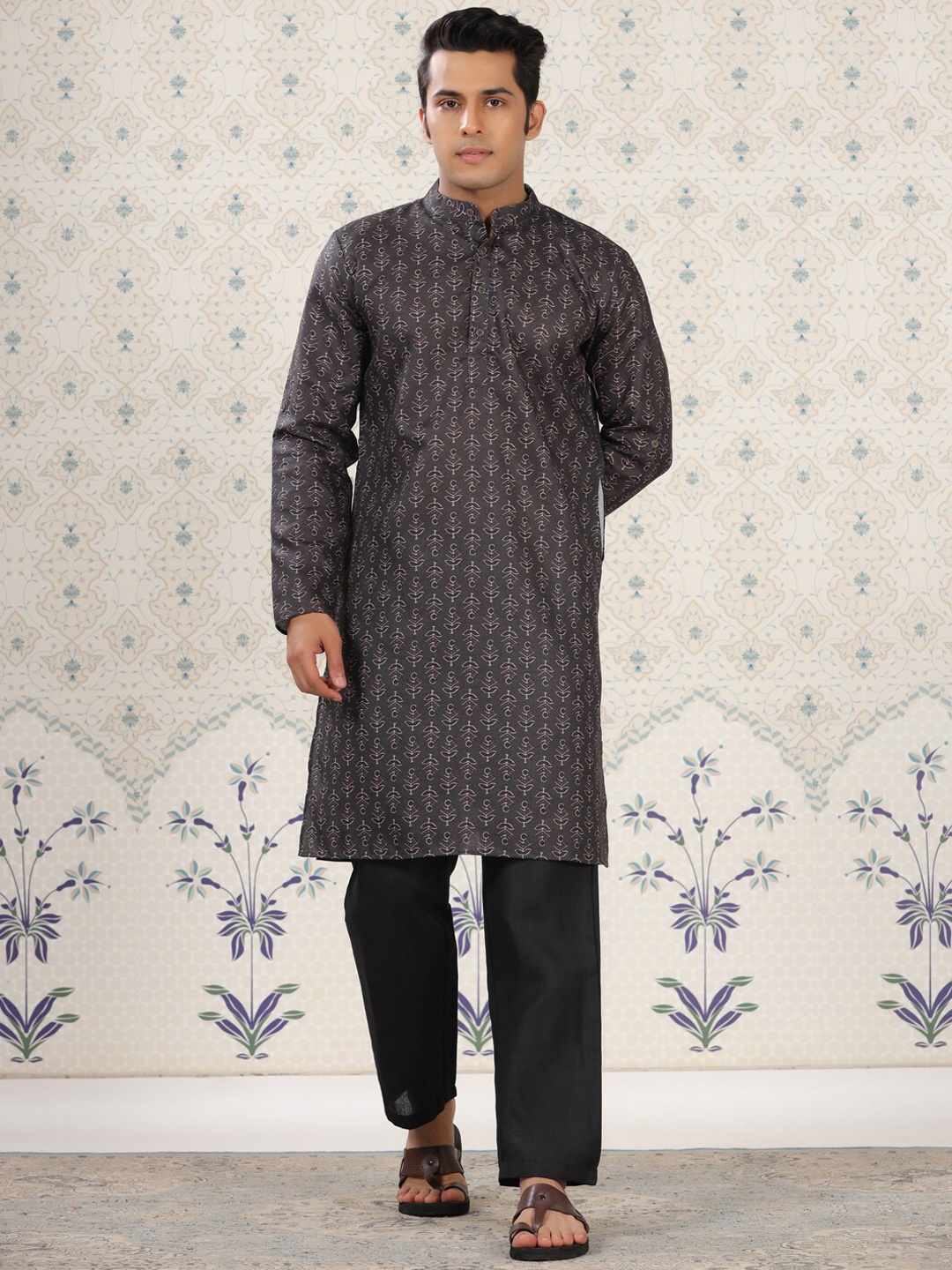 

Ode by House of Pataudi Ethnic Motifs Printed Straight Kurta With Trousers, Grey