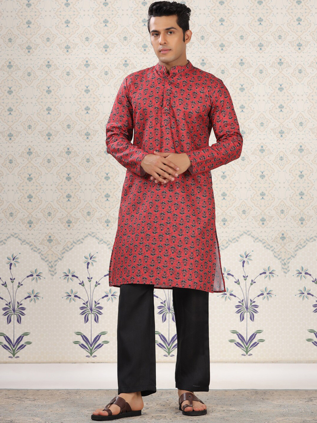 

Ode by House of Pataudi Floral Printed Mandarin Collar Kurta with Trousers, Red