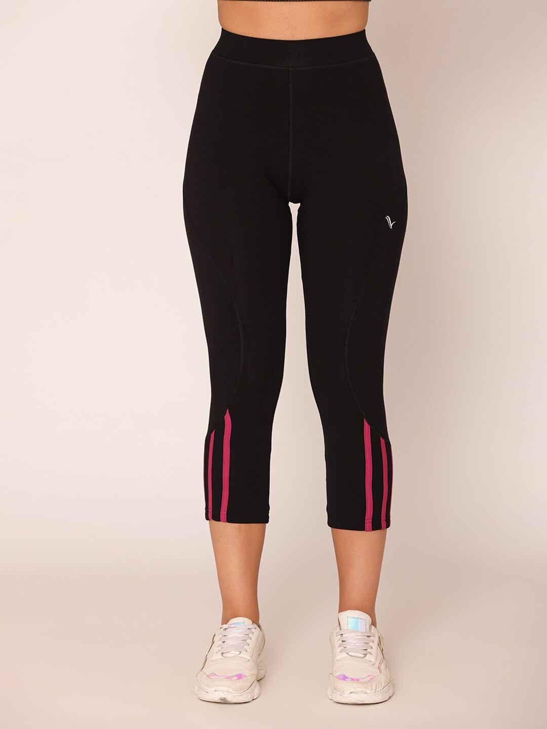 

Bonjour Women Stretchable Sports Capris, Black