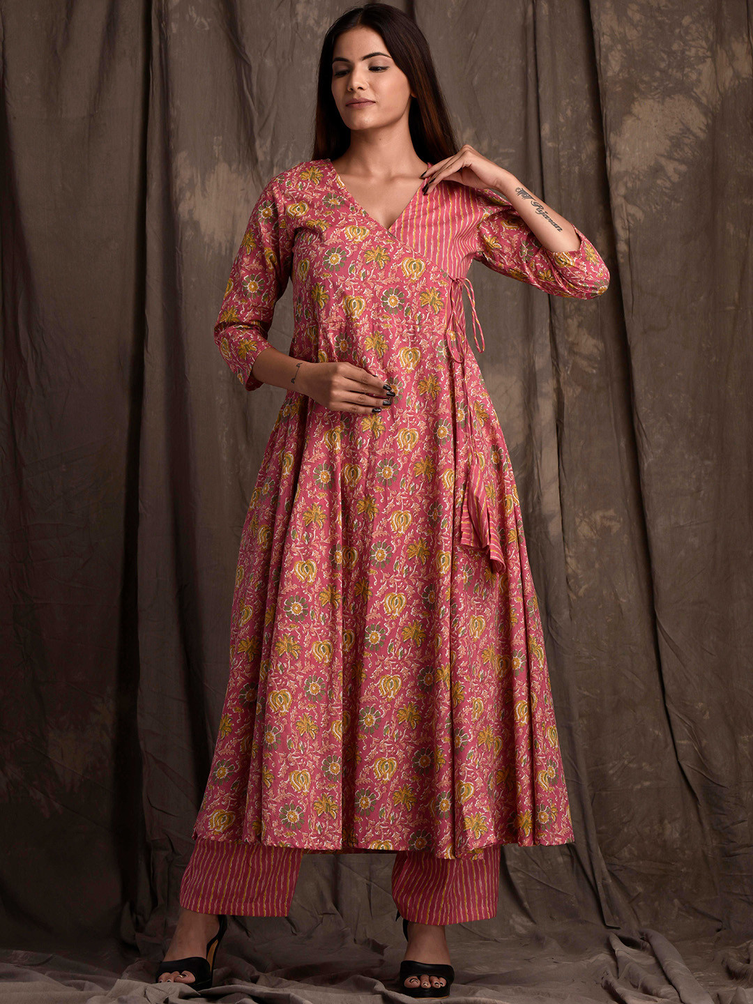 

mokshi Pink & Yellow Floral Printed Angrakha Pure Cotton Kurta With Palazzos