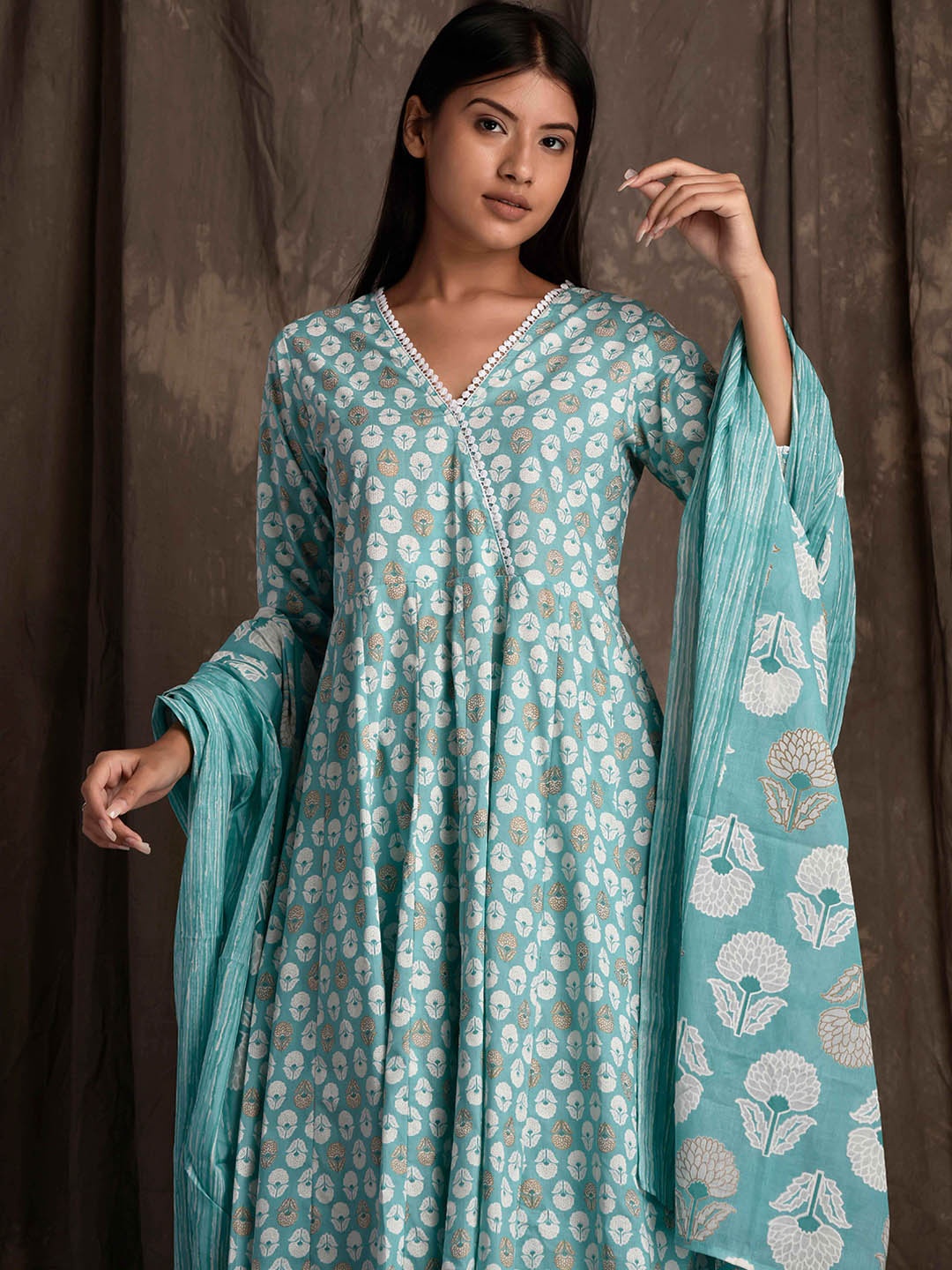 

mokshi Floral Printed Pure Cotton Anarkali Kurta With Palazzos, Green