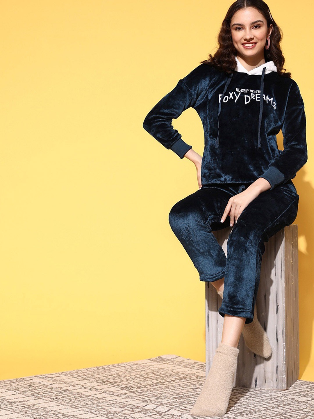 

Sweet Dreams Women Hooded Sweatshirt Tracksuits, Navy blue