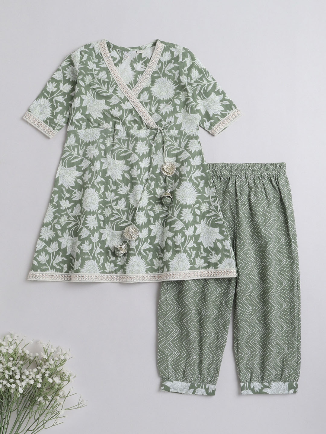 

The Magic Wand Girls Floral Printed Gotta Patti Pure Cotton Kurta With Dhoti Pants, Green
