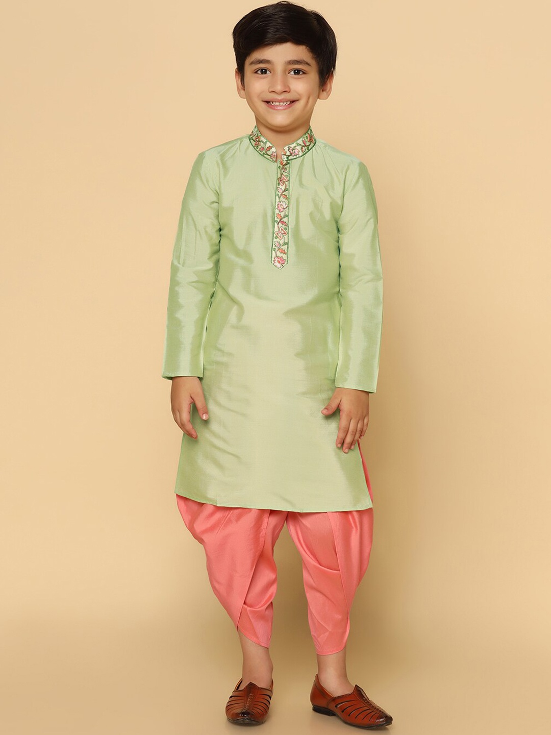 

KISAH Boys Ethnic Motifs Yoke Design Regular Thread Work Kurta With Dhoti Pants, Green