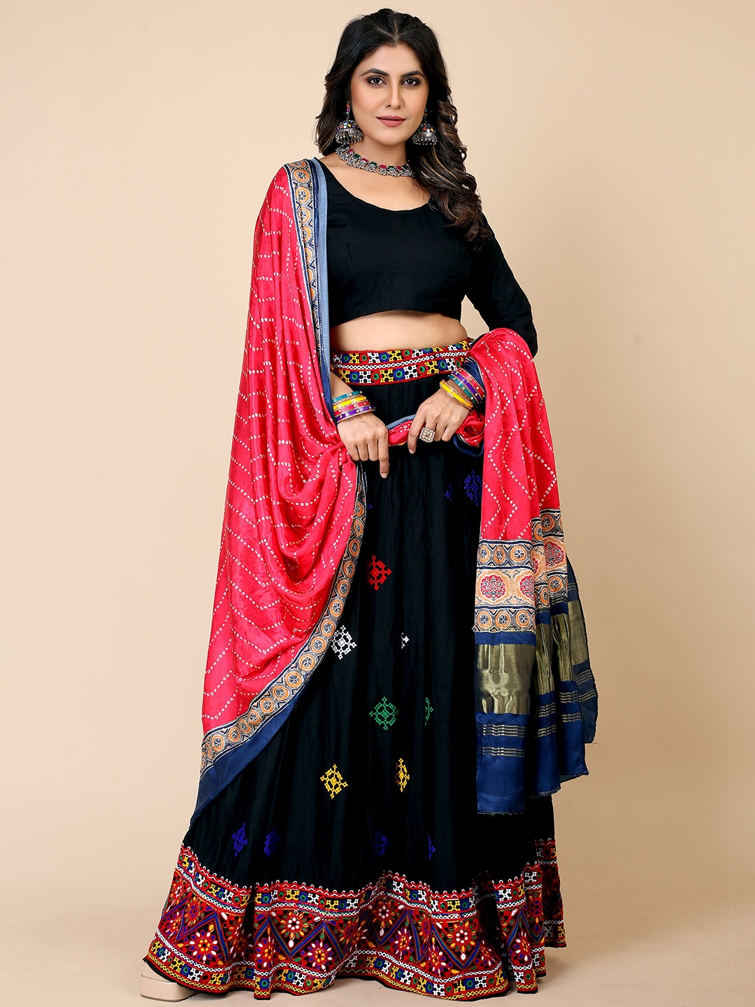 

VAIRAGEE Ethnic Motif Embroidered Thread Work Semi-Stitched Lehenga & Blouse With Dupatta, Black