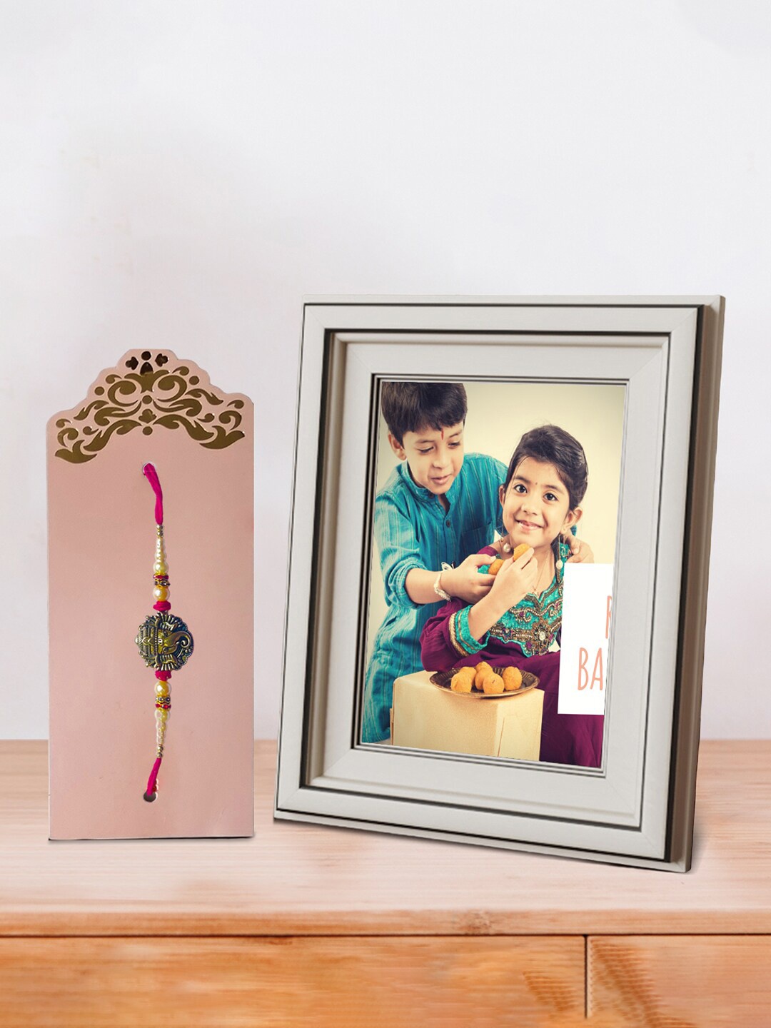 

Art Street Rakhi with Photo Frame, Silver