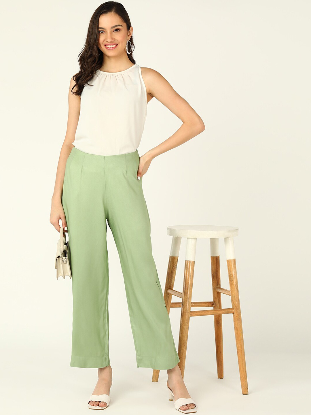

DressBerry Women Green Mid-Rise Regular Fit Pleated Trousers