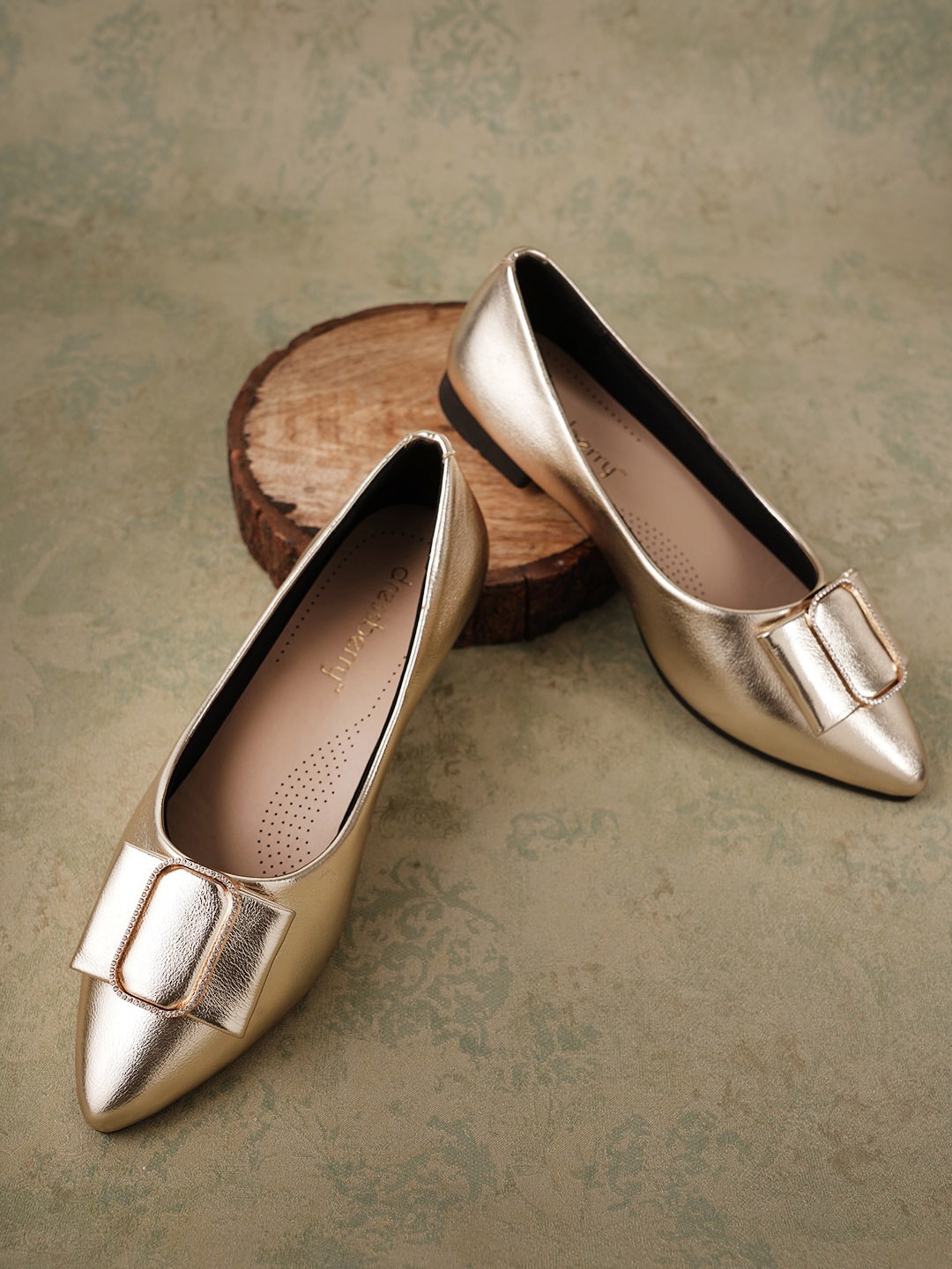 

DressBerry Gold-Toned Bow Detail Pointed Toe Ballerinas