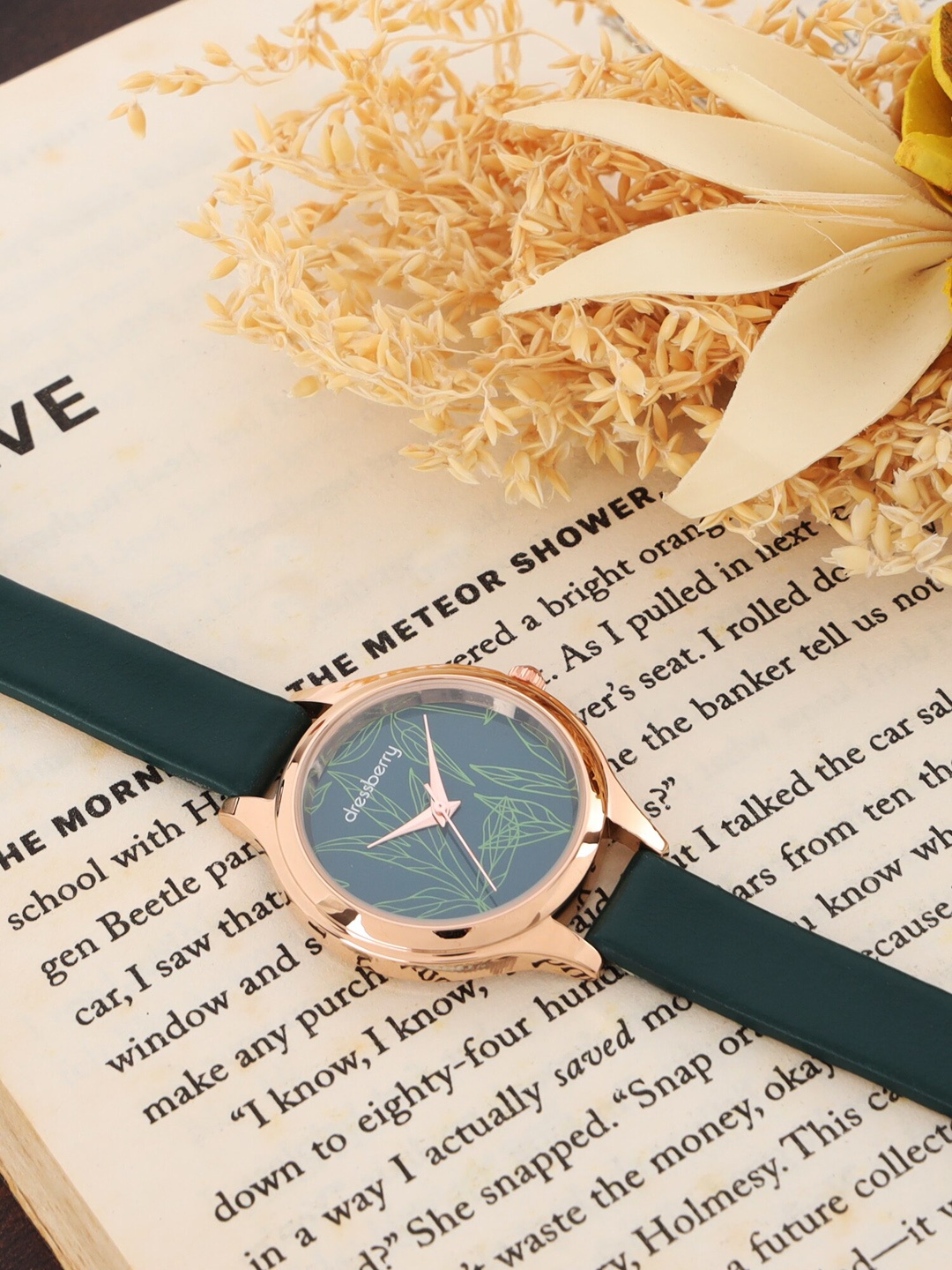 

DressBerry Women Brass Printed Dial & Green Leather Straps Analogue Watch DB_SS23_7B