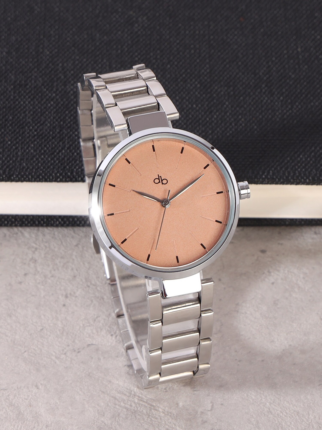 

DressBerry Women Brass Dial & Steel Toned Bracelet Style Straps Analogue Watch DB_SS23_2C, Rose