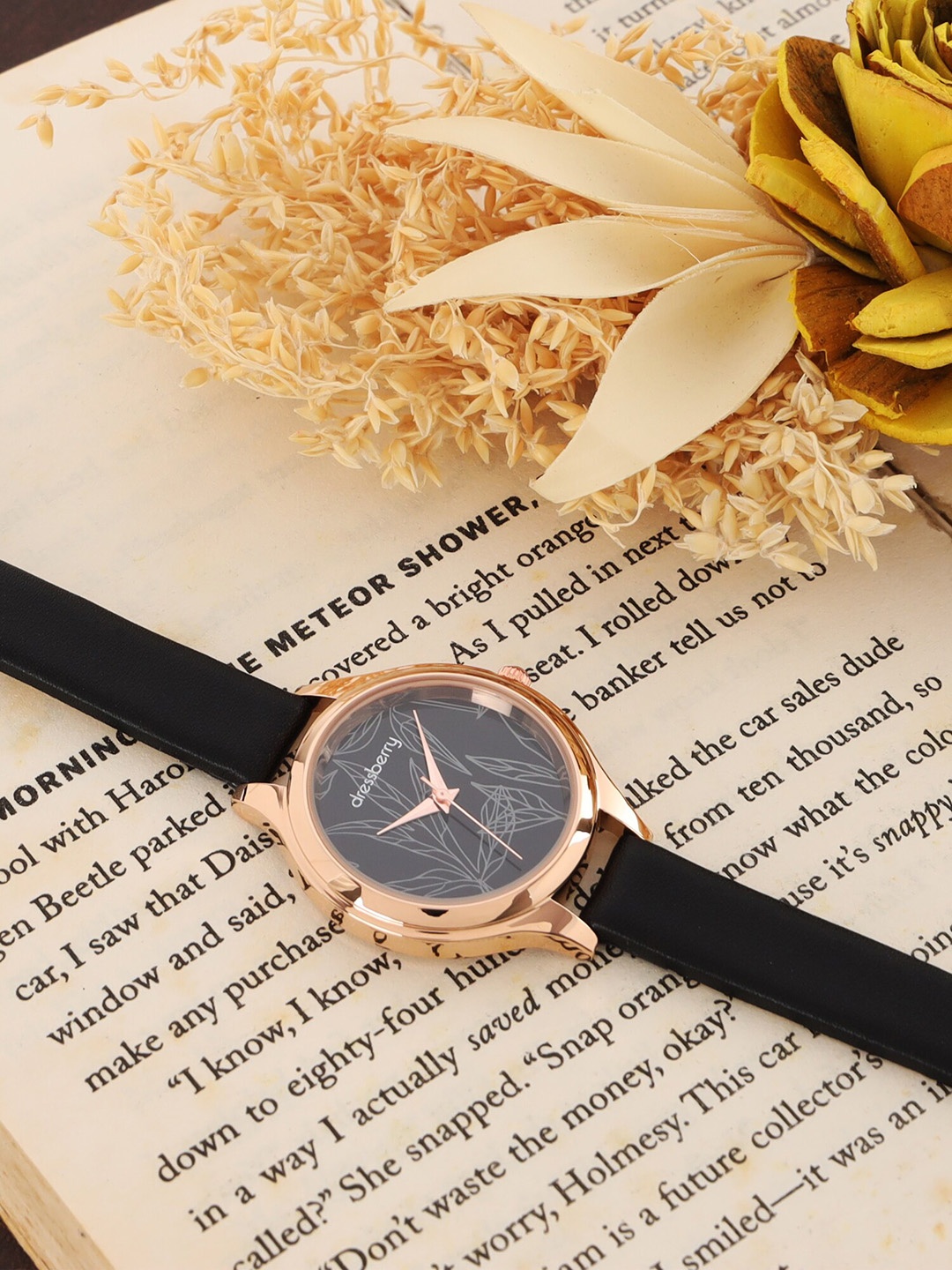 

DressBerry Women Brass Printed Dial & Black Leather Straps Analogue Watch DB_SS23_7E