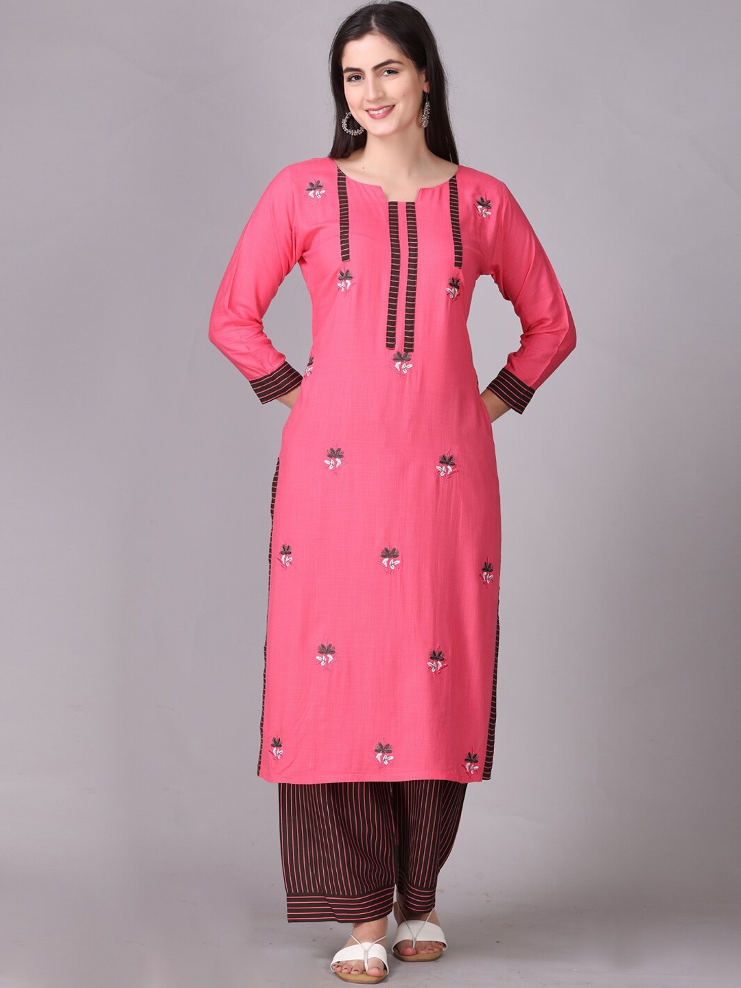 

Elthia Floral Embroidered Thread Work Kurta With Palazzos, Pink