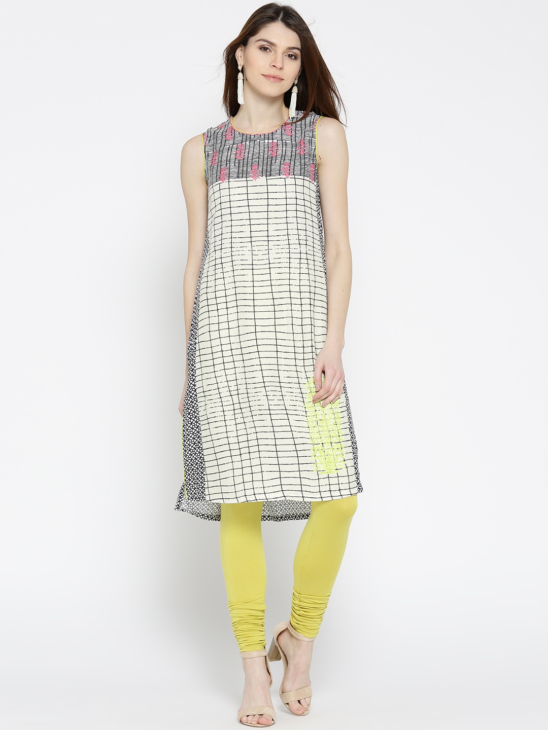 

Rangriti Women Off-White & Black Checked Straight Kurta