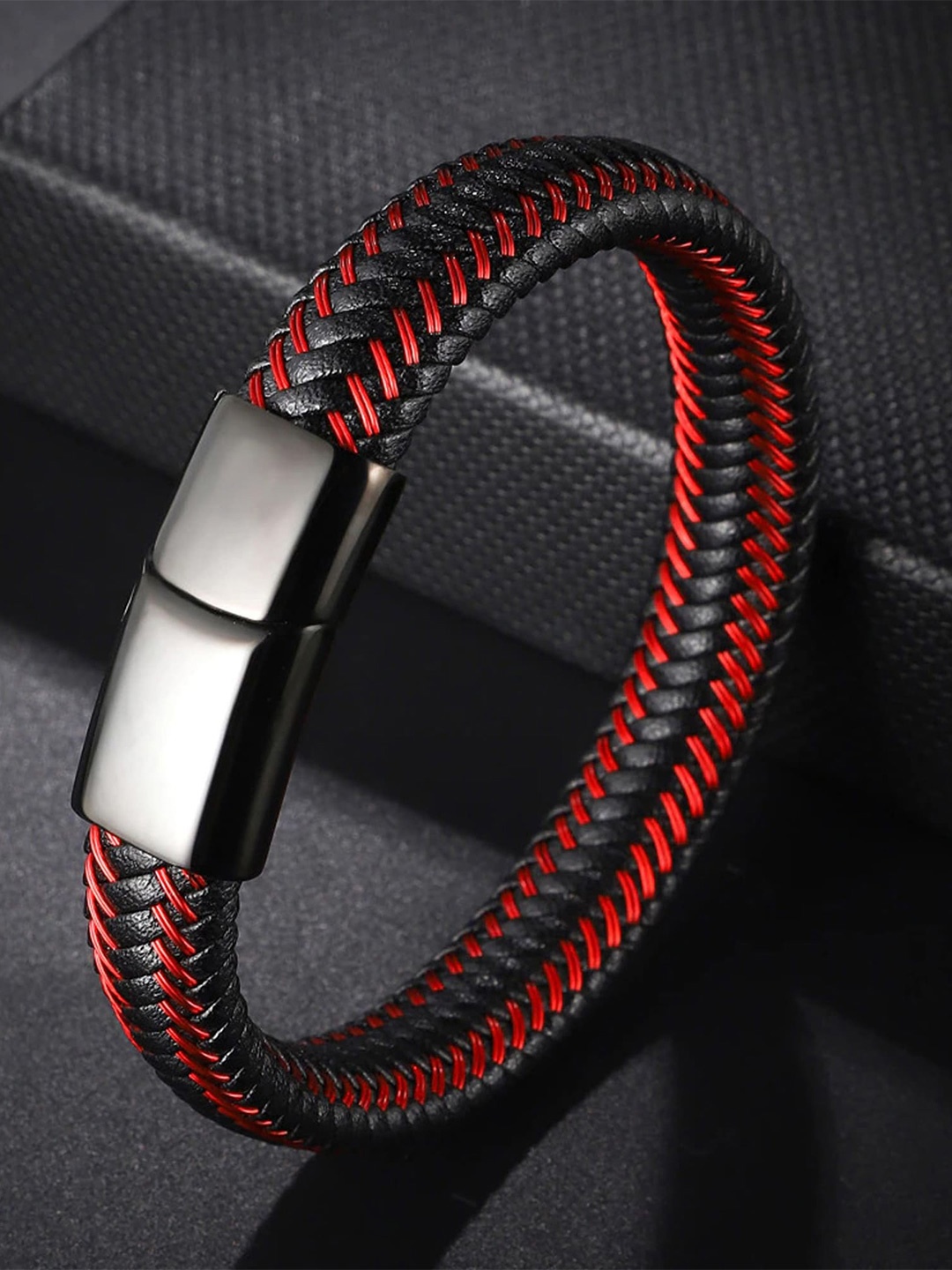 

Fashion Frill Men Leather Link Bracelet, Black