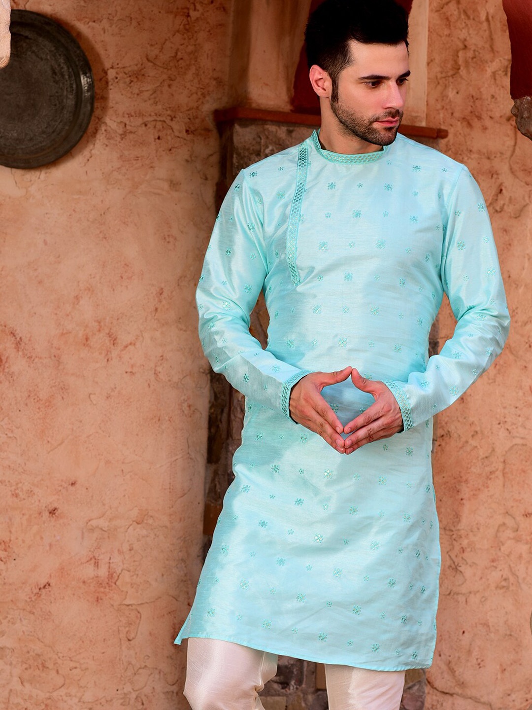 

HOUSE OF DEYANN Round Neck Ethnic Motifs Embroidered Thread Work Kurta with Churidar, Blue