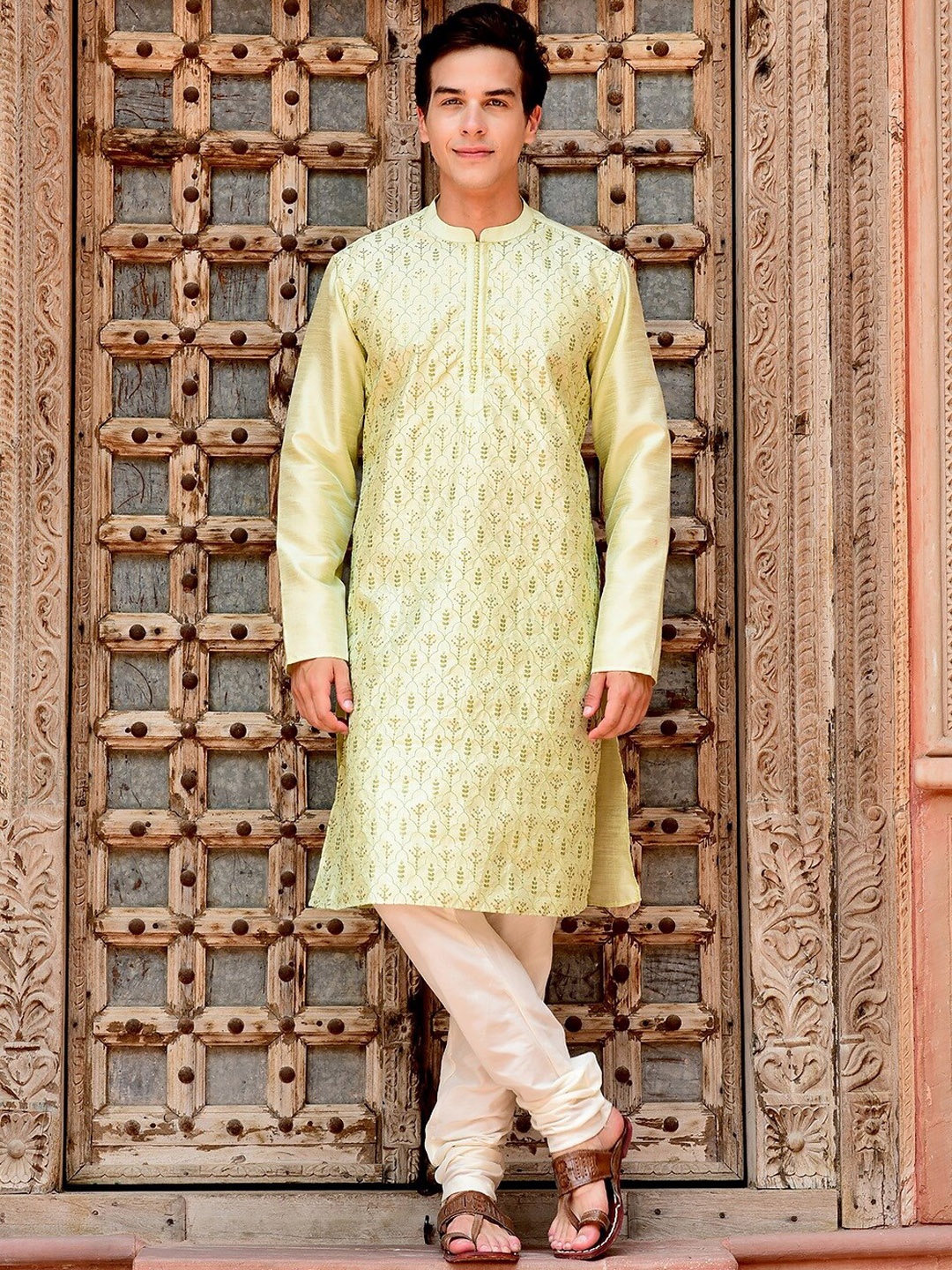 

HOUSE OF DEYANN Ethnic Motifs Embroidered Sequined Dupion Silk Kurta with Churidar, Green