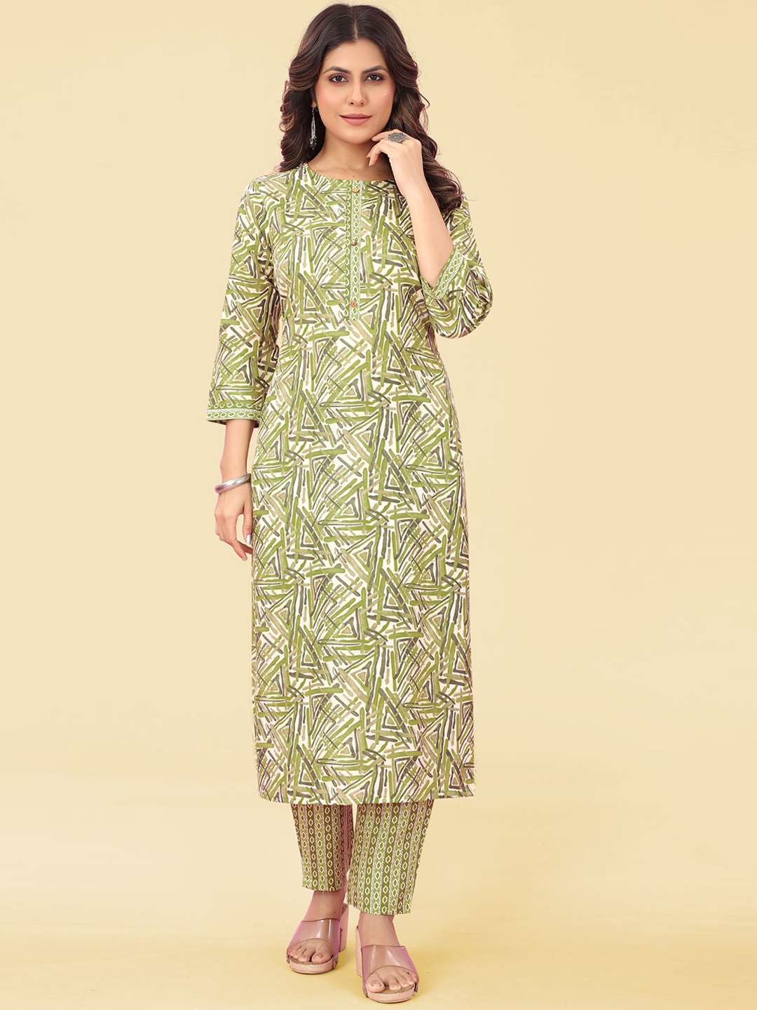 

KALINI Abstract Printed Round Neck Straight Kurta With Trousers, Green