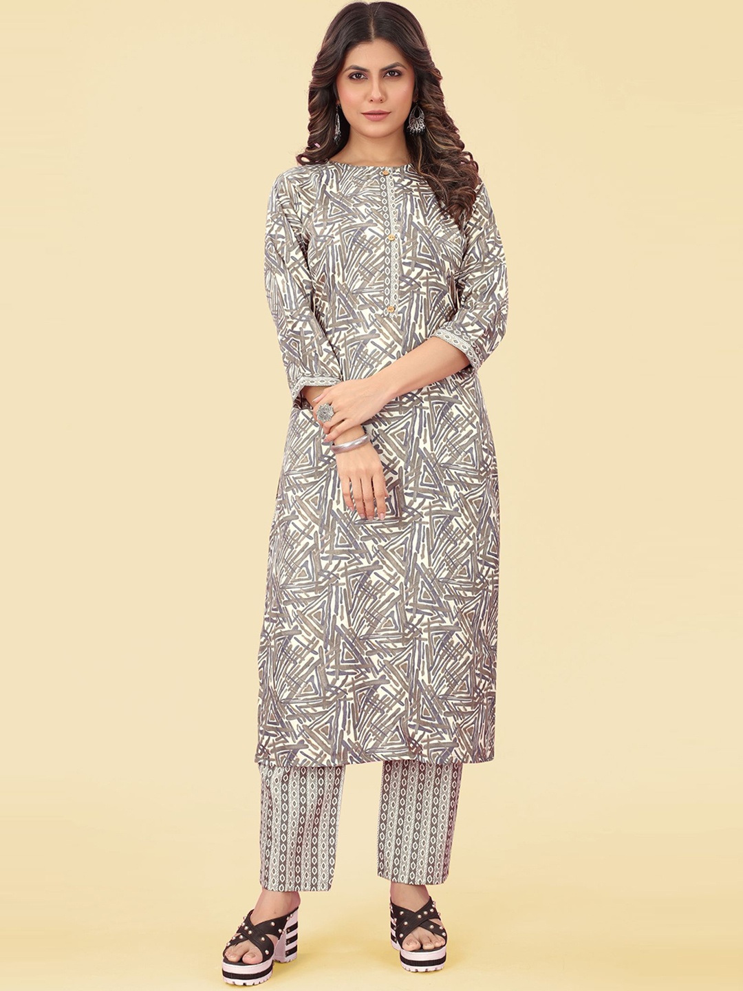 

KALINI Abstract Printed Round Neck Straight Kurta With Trousers, Grey