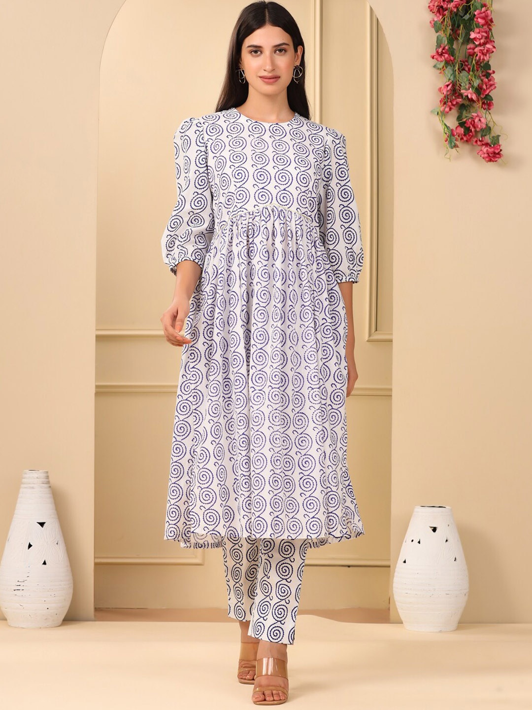 

Adveta Geometric Printed Puffed Sleeves Kurta With Trousers, White