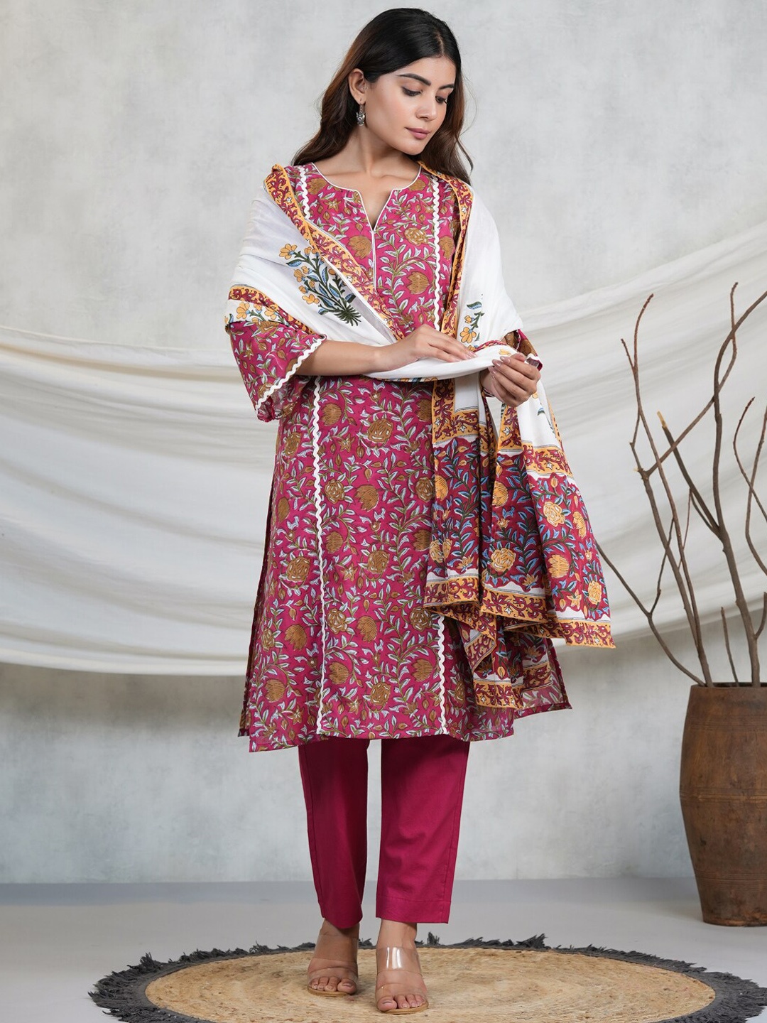 

Adveta Floral Printed Flared Sleeves Panelled Kurta With Trousers & Dupatta, Red