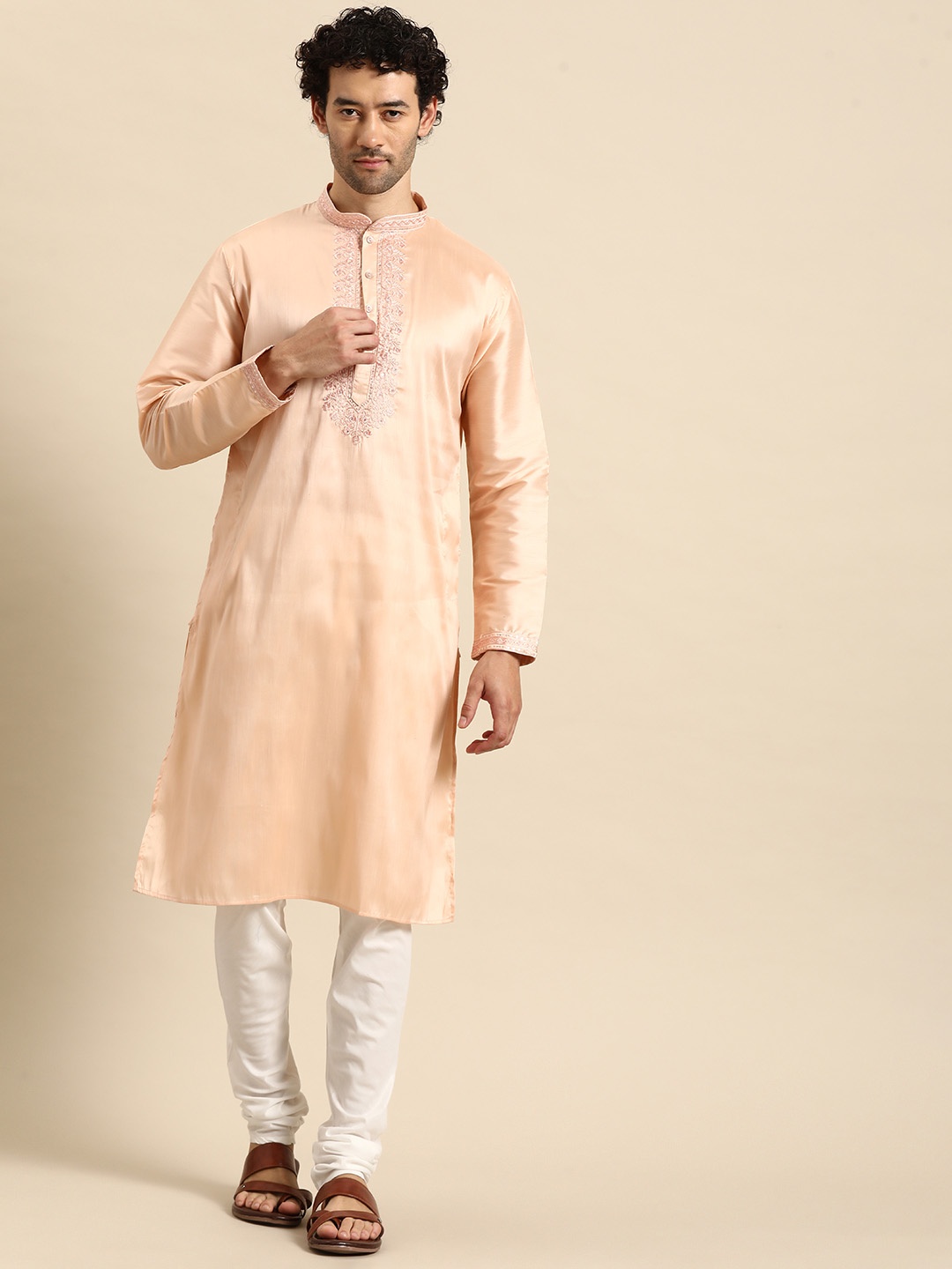 

MANQ Men Ethnic Motifs Yoke Design Regular Kurta with Churidar, Peach