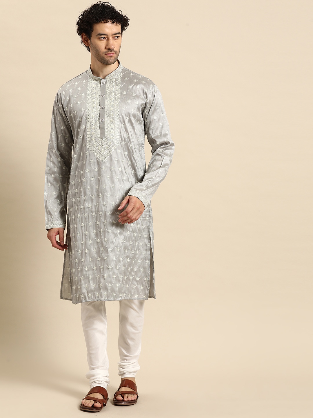 

MANQ Men Grey Ethnic Motifs Yoke Design Regular Kurta with Churidar