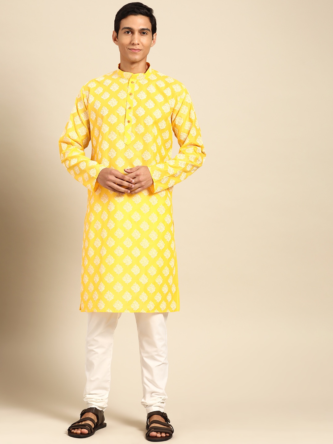 

MANQ Men Ethnic Motifs Printed Regular Kurta with Churidar, Yellow