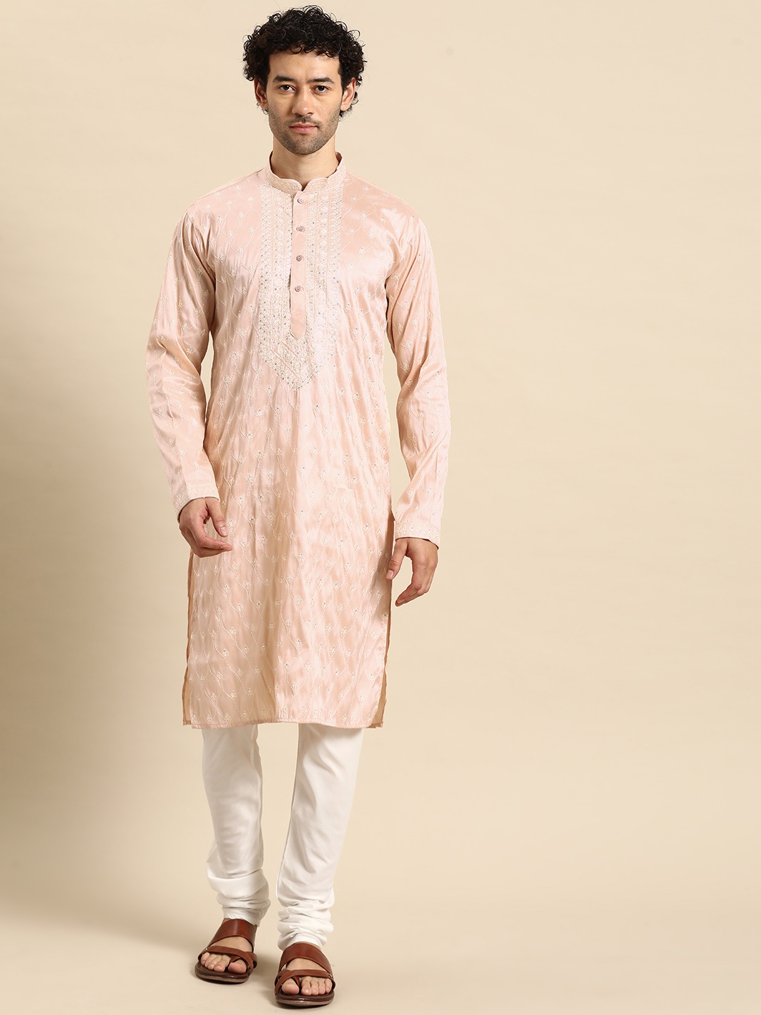 

MANQ Men Ethnic Motifs Embroidered Regular Sequinned Kurta with Churidar, Peach