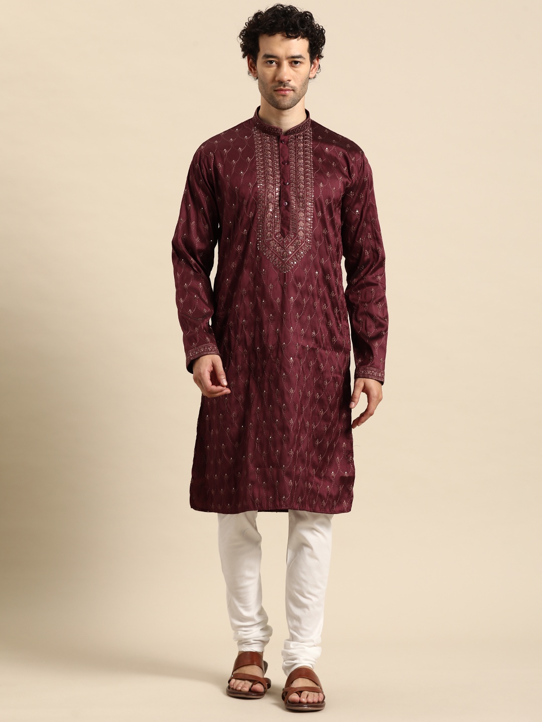 

MANQ Men Ethnic Motifs Embroidered Regular Sequinned Kurta with Churidar, Maroon