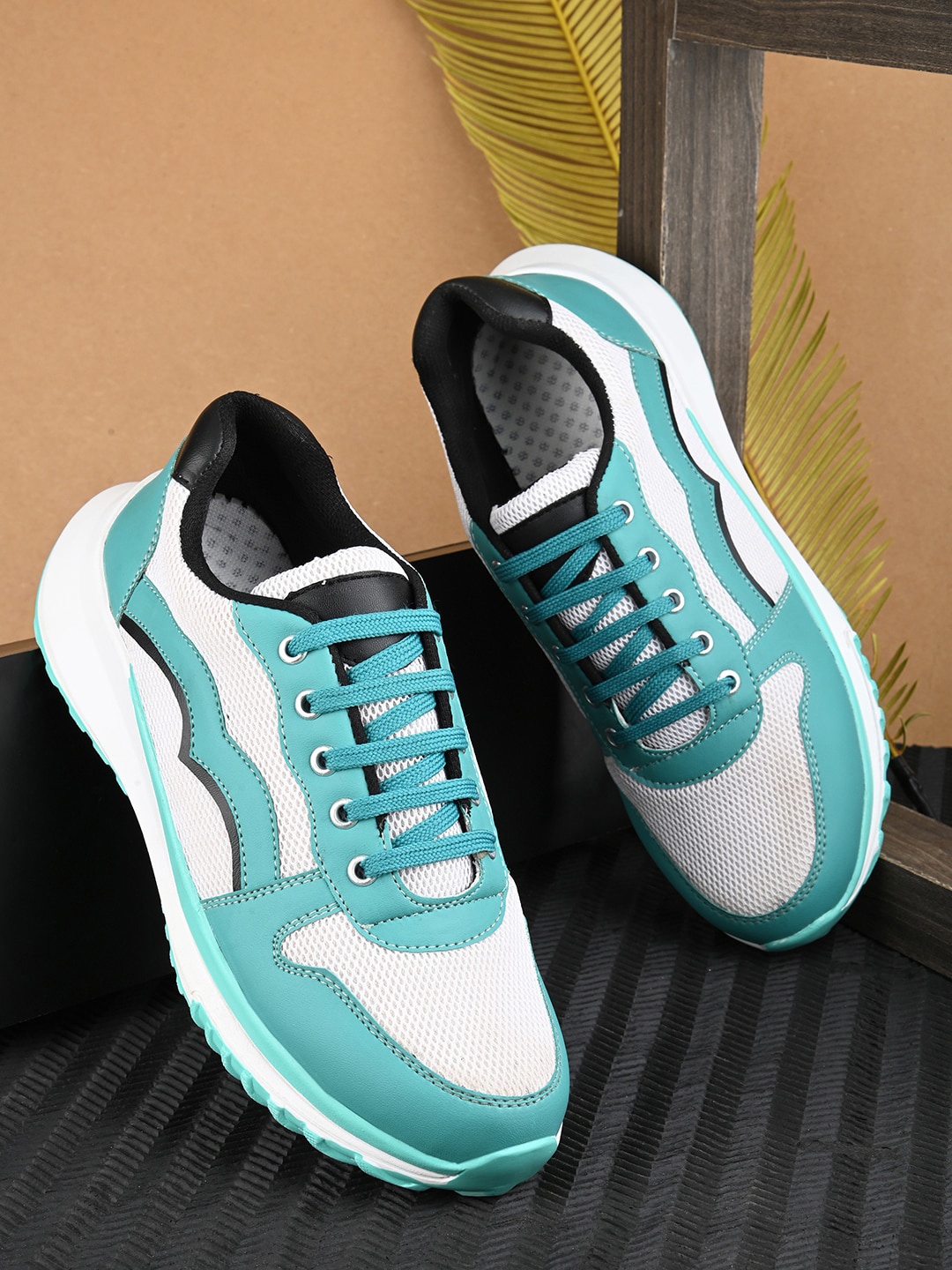 

Kook N Keech Men Blue & White Colourblocked Lightweight Sneakers