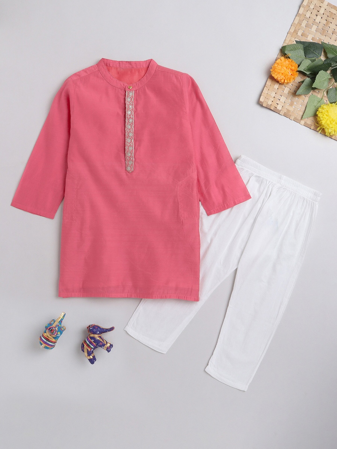 

The Magic Wand Boys Regular Thread Work Pure Cotton Kurta with Pyjamas, Pink