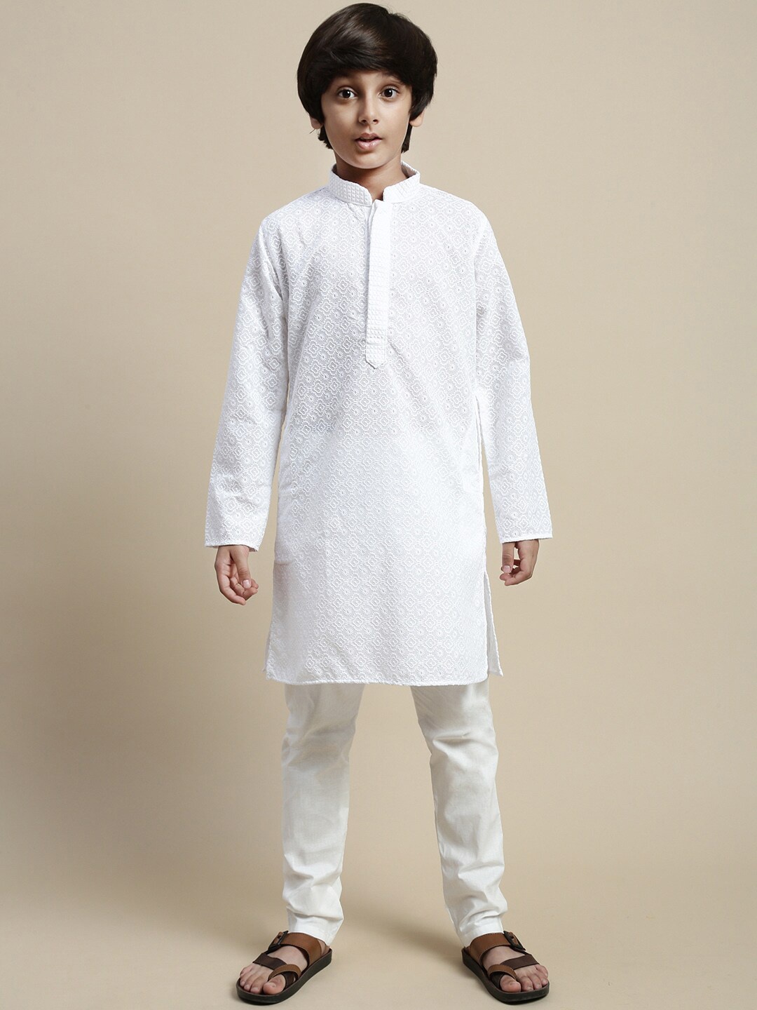 

Sanwara Floral Embroidered Regular Chikankari Kurta with Pyjamas, White