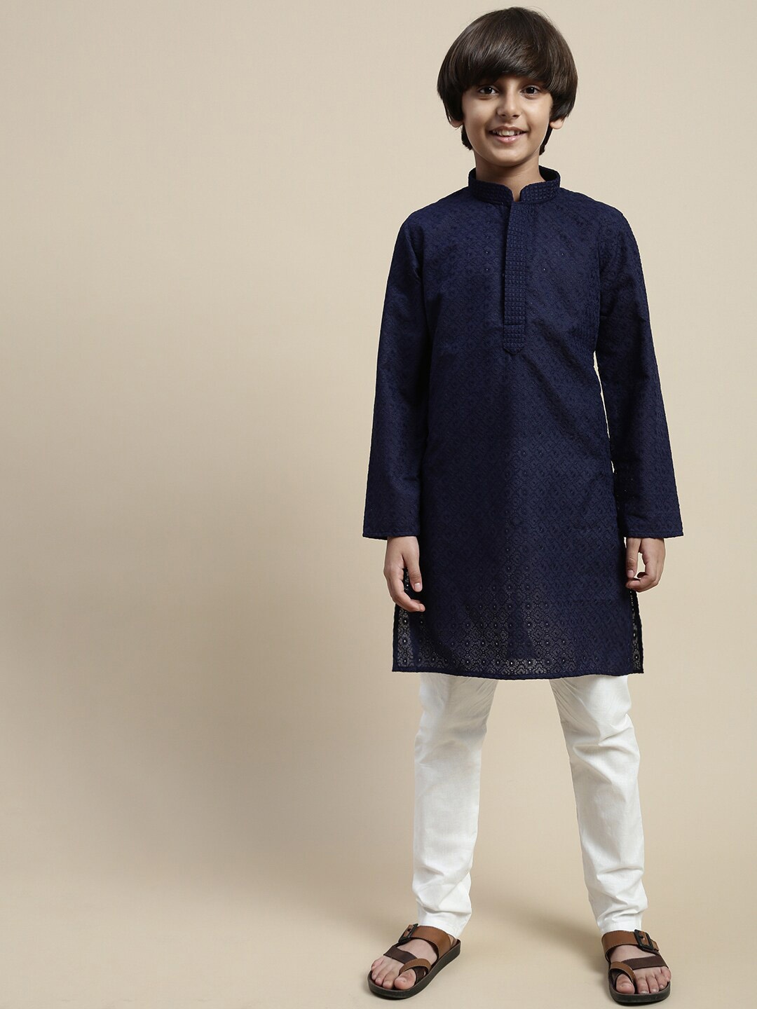 

Sanwara Floral Embroidered Regular Chikankari Kurta with Pyjamas, Blue