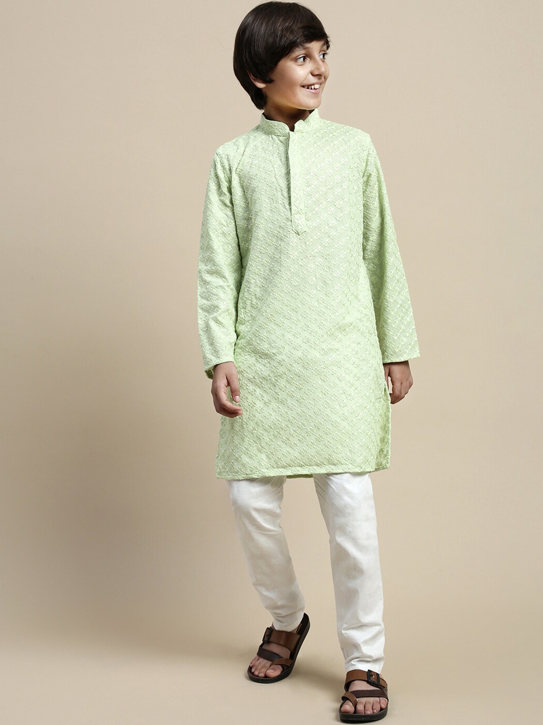 

Sanwara Floral Embroidered Regular Chikankari Kurta with Pyjamas, Green
