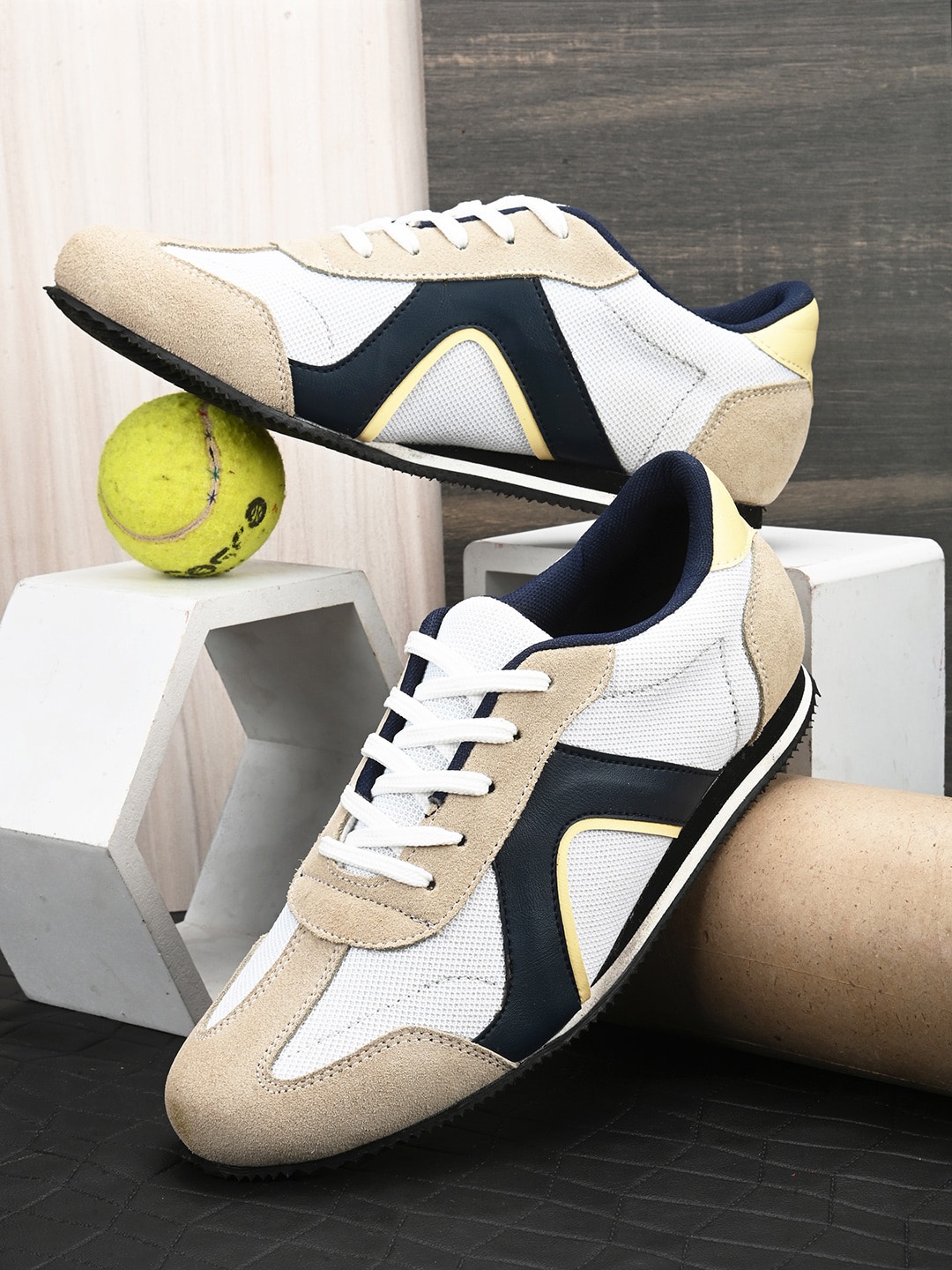 

Mast & Harbour Men Cream-Coloured & Navy Blue Colourblocked Padded Insole Basics Sneakers