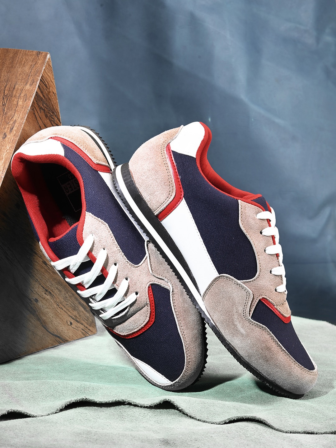 

Mast & Harbour Men Navy Blue & Beige Colourblocked Leather Sneakers
